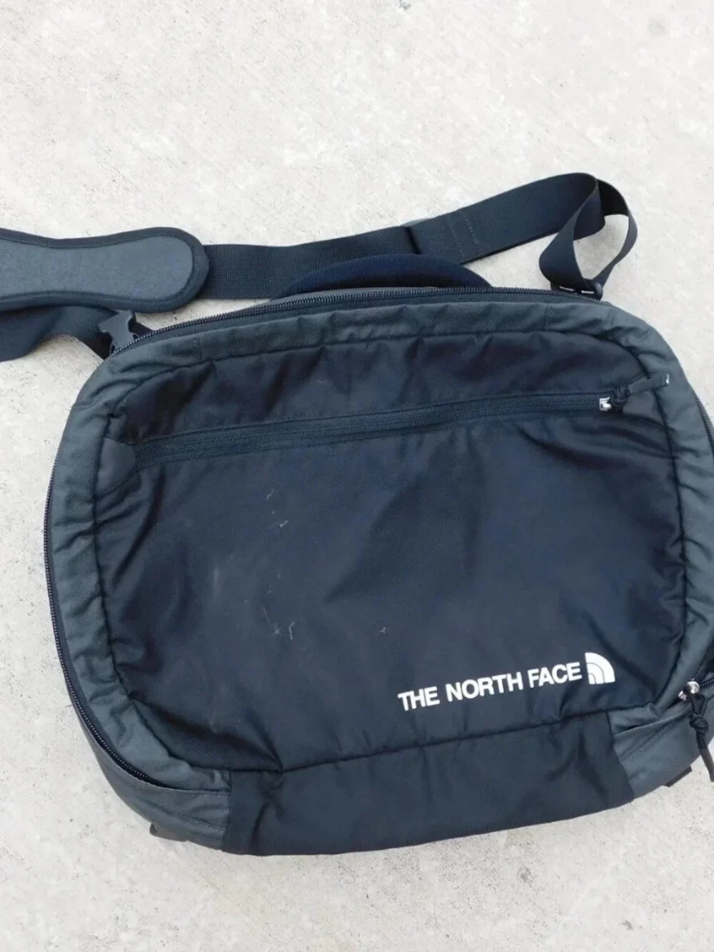 The North Face Messenger Laptop Style Bag Outdoor Hiking Camping